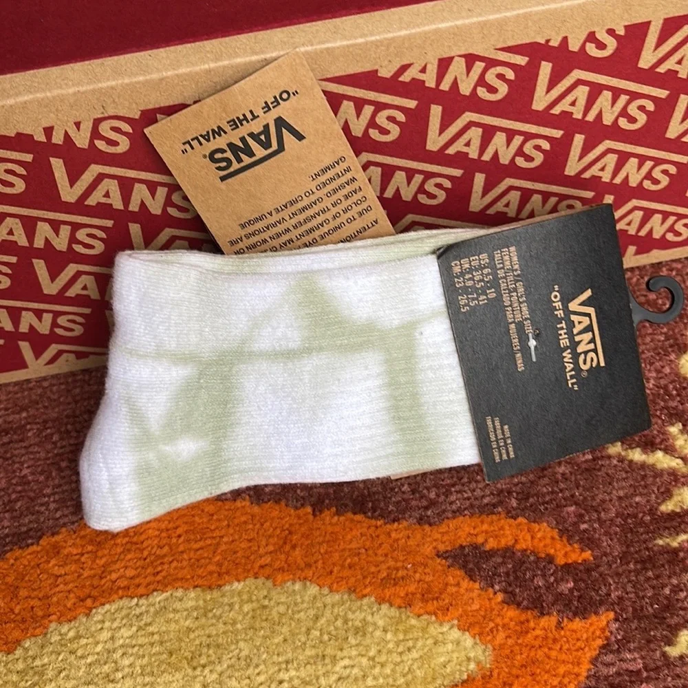 VANS “Off The Wall” Women’s socks   NWT